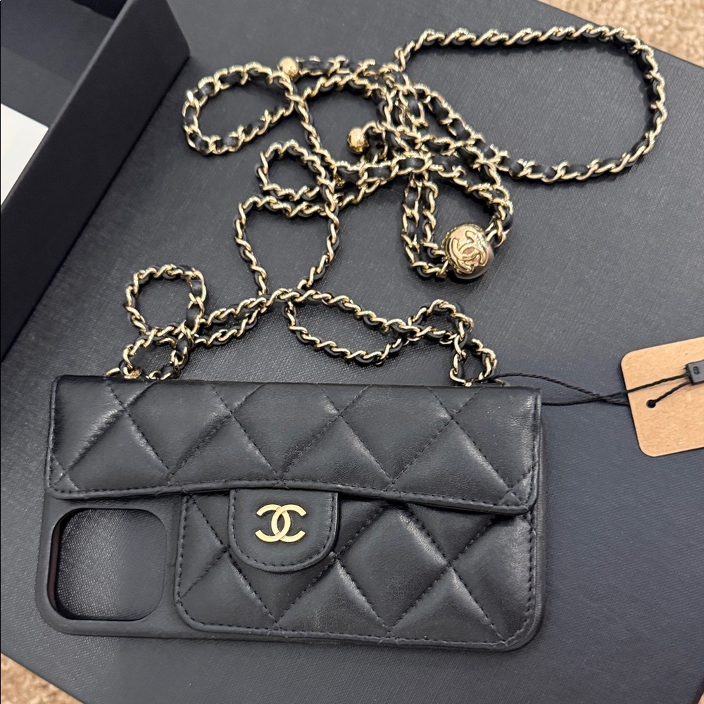 ⭐ CHANEL Quilted Leather Phone Bag on Chain – 2021 Collection – Full Set